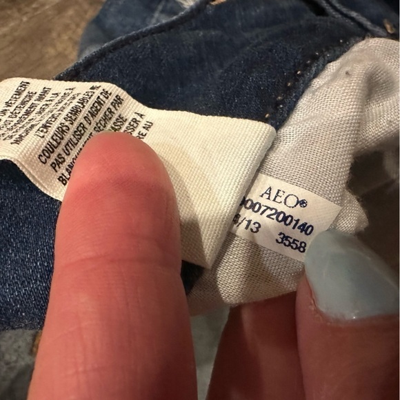 American Eagle Outfitter Women's Denim Jean Shorts Sz 4 Super Stretch EUC - Picture 6 of 9